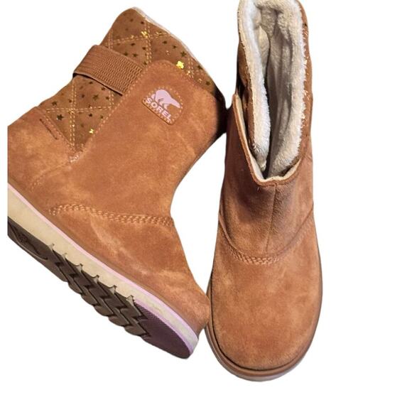 Sorel Other - Sorel Rylee Boot Girls swede size 3 w'gold star accents and elastic ankle strap